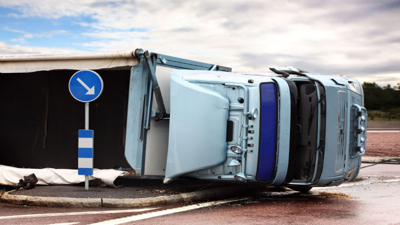 Truck Accident Lawyers in Hawaii Know Some Truck Drivers Aren’t Paying Attention to the Road